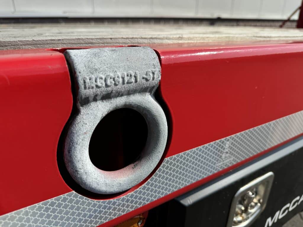 Stalen oog voor hijs- en hefwerk bij Geert-Jan de Kok BV, gespecialiseerd in hijs- en transporttechniek.