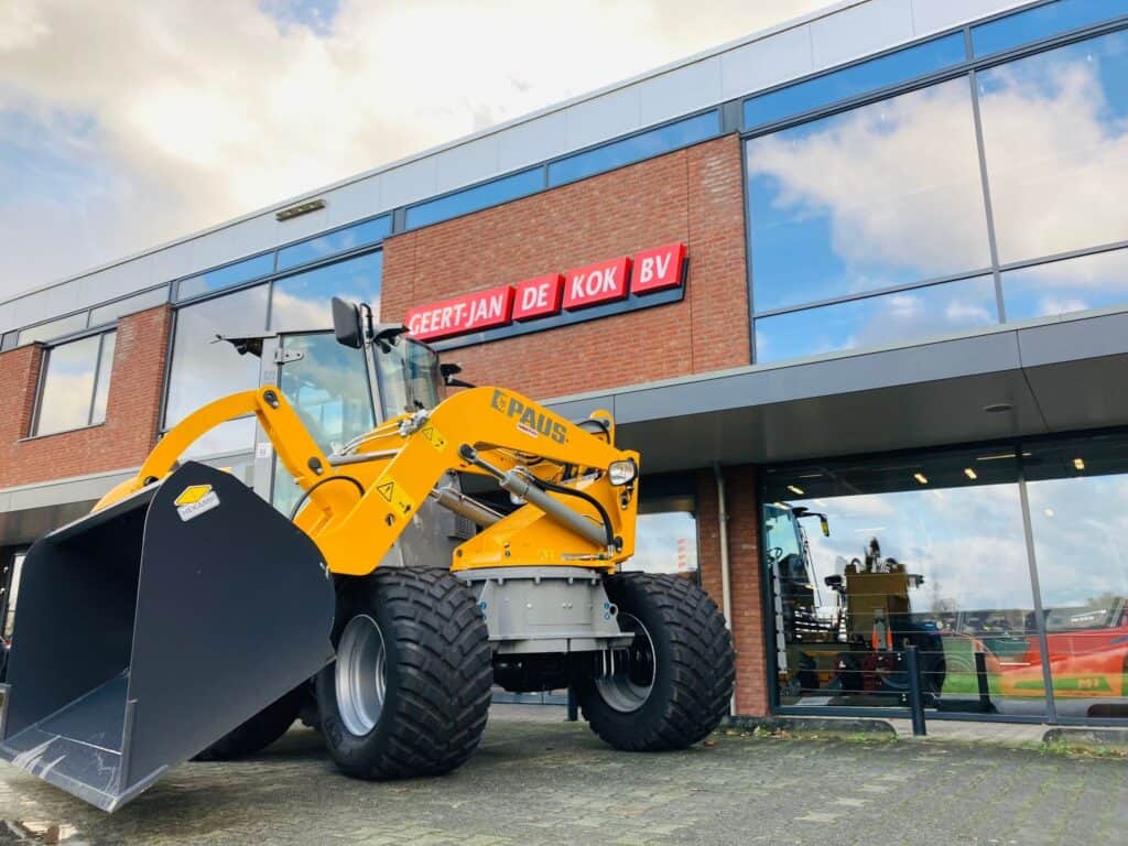 Krachtige graafmachine voor bouw- en grondwerken bij Geert-Jan de Kok BV.