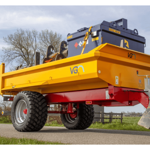 Veilig op transport: geavanceerde gevarendriehoek trailer met krachtige banden.