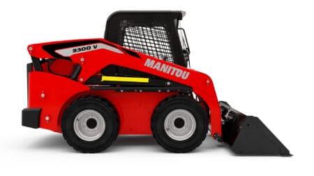 Robuuste MANITOU skid loader met graafbak, ideaal voor bouw en landbewerking.