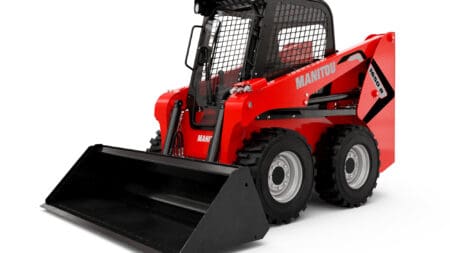 Compacte rodeierrijder met vorkheftruck voor bouw en agrarisch gebruik.