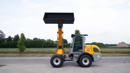 Hoogwaardige bouwmachines en verreikers voor transport en logistiek.