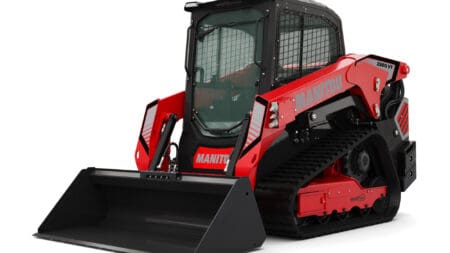 Modern MANITOU skid steer loader, geschikt voor zware landbouw- en bouwwerkzaamheden.