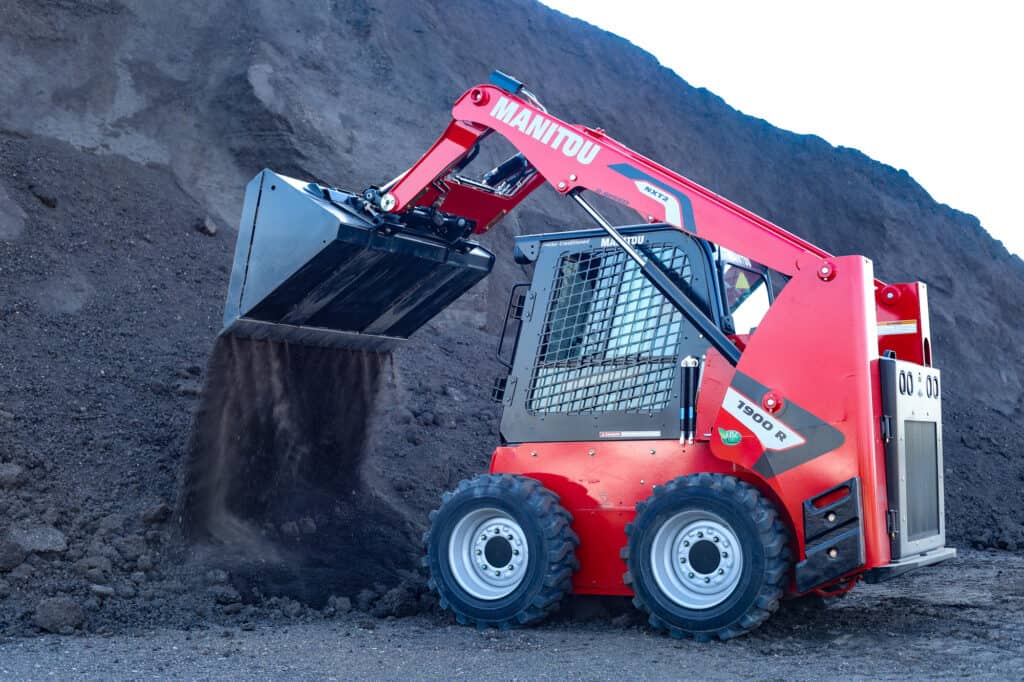 Krachtige compacte skid loader voor bouw en material handling.