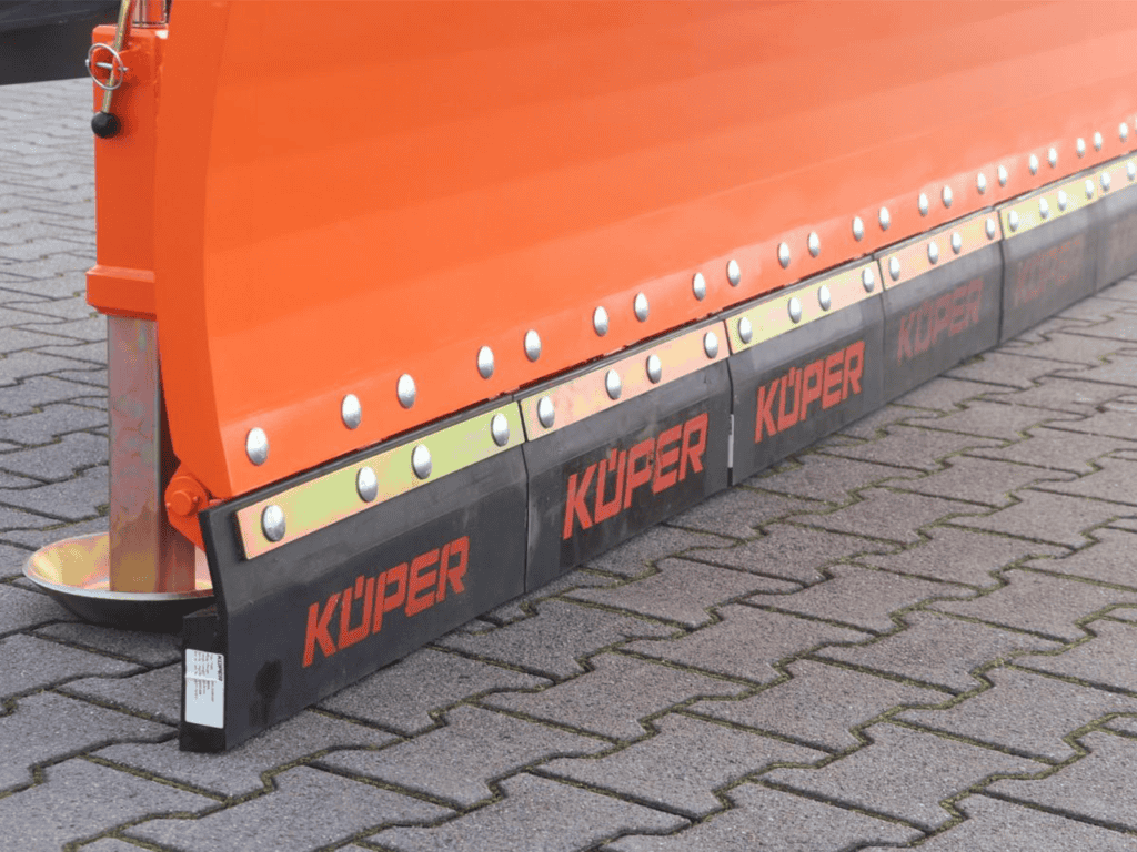 Veegroeibladen met reflecterende elementen voor wegafzetting en verkeersveiligheid.