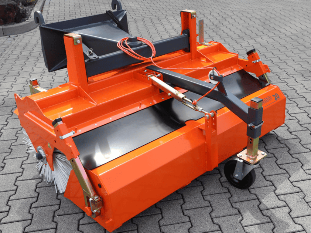 Efficiënte ploeg voor land- en tuinbouw, robuust ontwerp met zweepsysteem en wielen voor gemakkelijke verplaatsing.