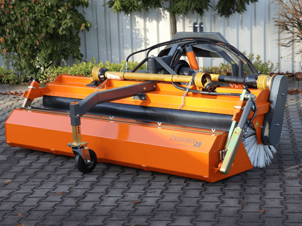 Robomaa met hoogwaardige composteer- en maaiopties, ideaal voor terreinbeheersing en groenonderhoud.