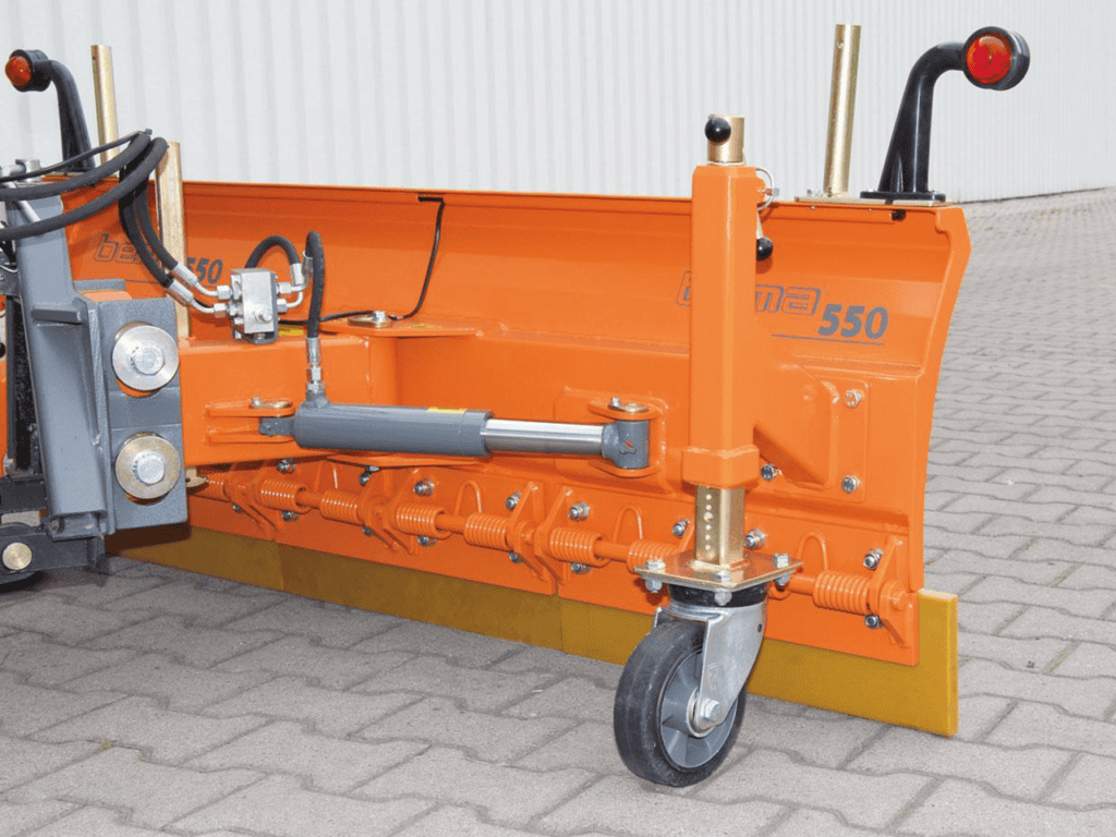 2. Professionele landbouwmachine voor precisie maaiwerk en veldonderhoud.