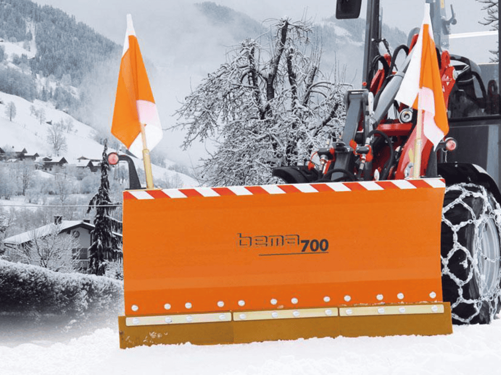 Machine voor wegafbakening in de sneeuw, geschikt voor winteronderhoud en sneeuwruimen.