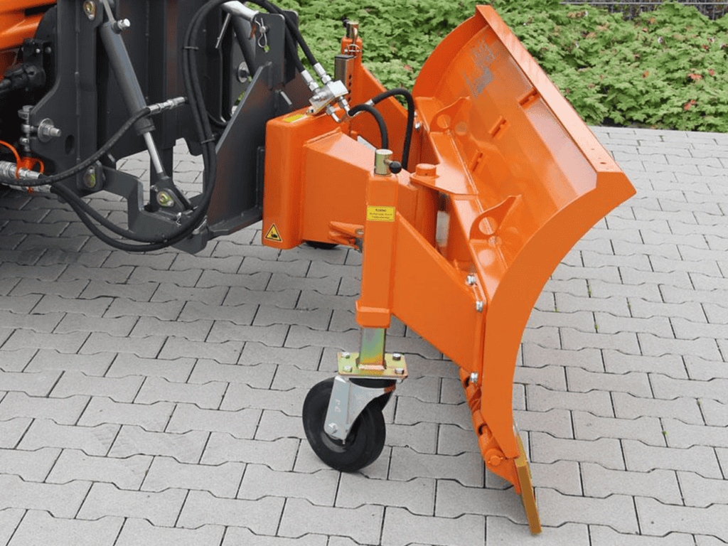 - Compacte graafmachine met frontaandrijving en uitschuifbare blade voor grondverzet.