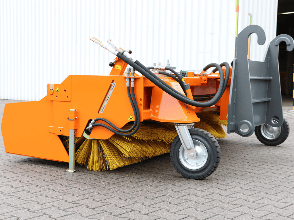 Schrobmachine voor professionele reiniging van bestratingswerk in totaalreiniging en onderhoud.