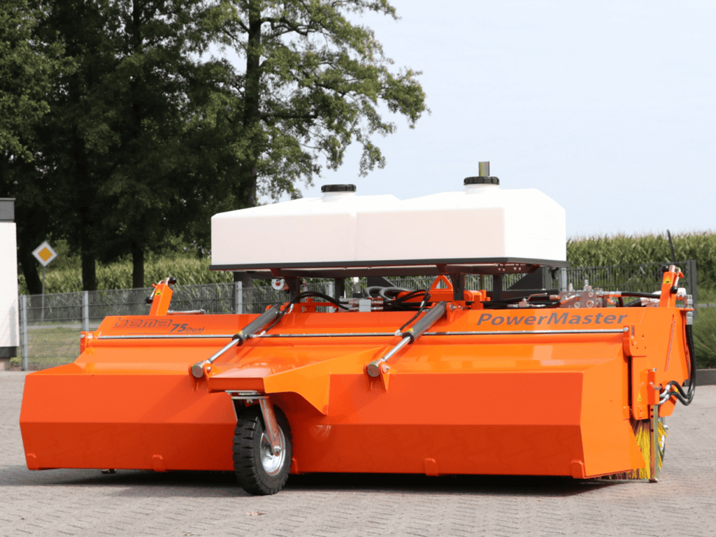 Veegmachine voor straat- en trottoirreiniging, ontworpen door Geert-Jan de Kok B.V.