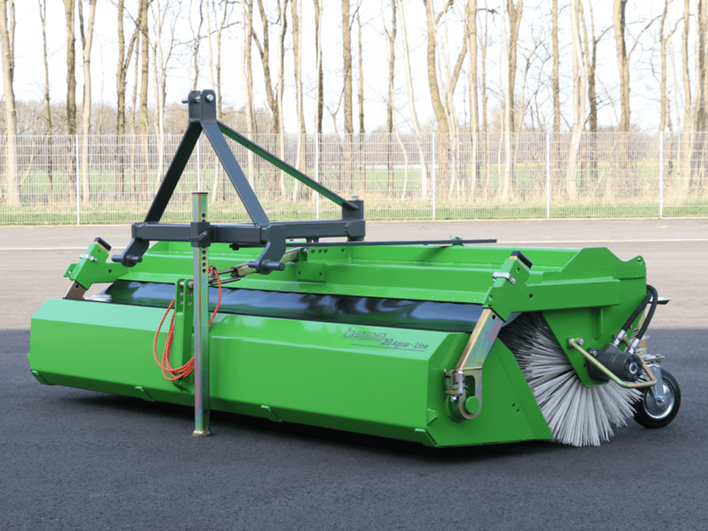 Uitgebreide straatborstel voor onderhoud en schoonmaak van wegen en pavés | Geert-Jan de Kok B.V.