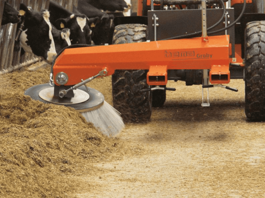 1. Visuele weidebewerkingsmachine voor mestharken en landbouwwerktuigen.