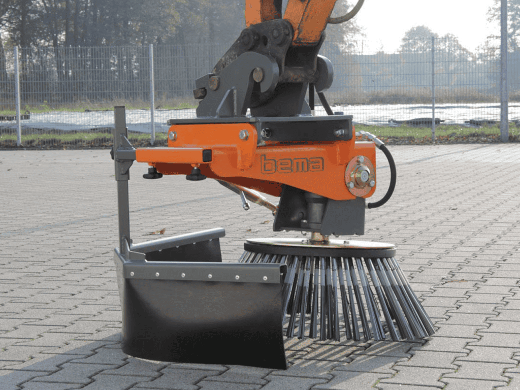 - Efficiënte straatveegmachine voor schoonmaak en onderhoud van openbare ruimtes.