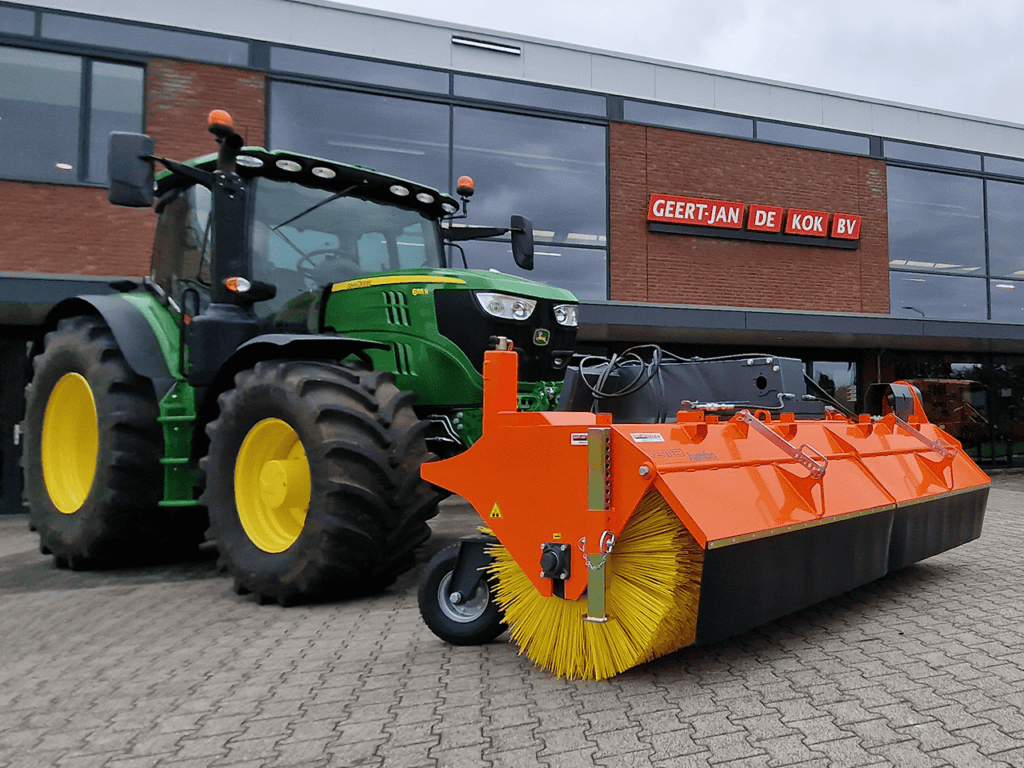 Reinigingsmachines voor de landbouw en wegenbouw bij Geert-Jan de Kok BV.