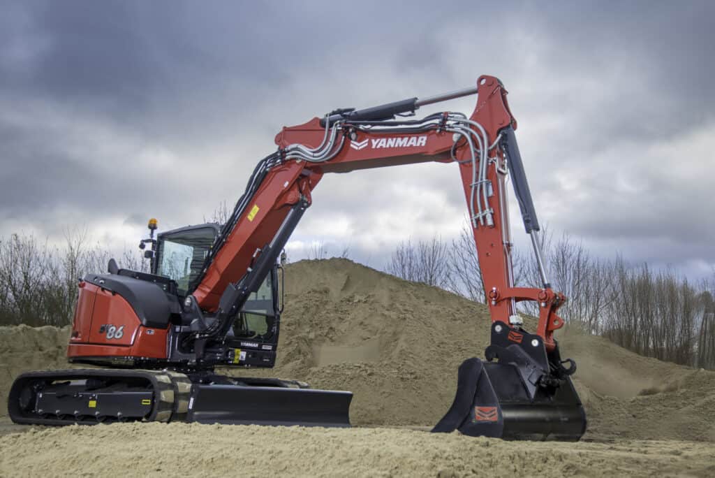 Yanmar mini graafmachine op bouwterrein, zandverplaatsing, zware bouwmachines, landbouwmachines.
