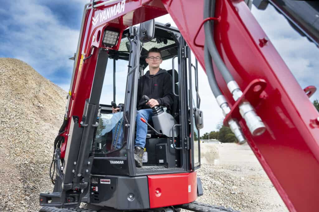 - Lichtgewicht mini-ati in rode Yanmar uitvoering voor grondverzet.