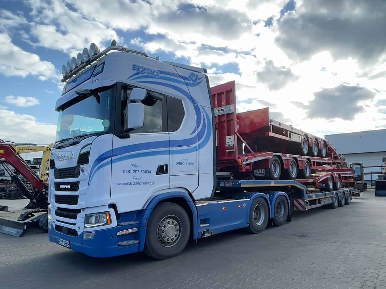 Moderne vrachtwagen voor transport van zware machines - Geert-Jan de Kok B.V.