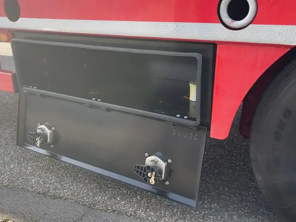 Noodaccu opslagkast op een brandweerwagen.