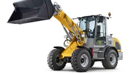 Kleine graafmachine met laadbak voor bouw- en tuinprojecten.