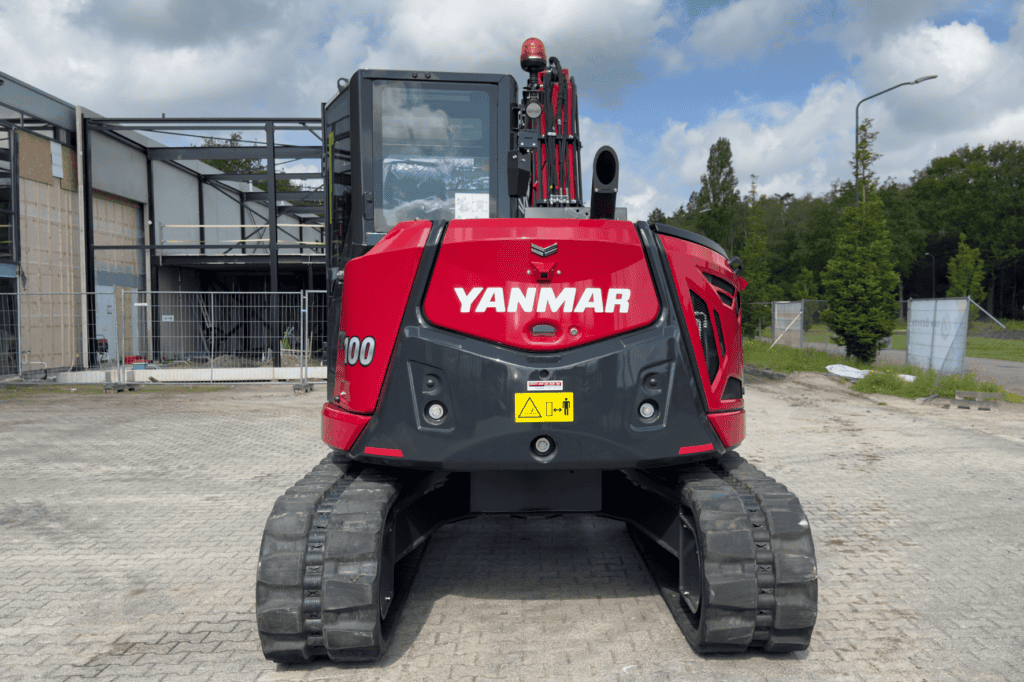 Efficiënte Yanmar graafmachine voor bouw en detaillistisch werk in groen buitensituatie.