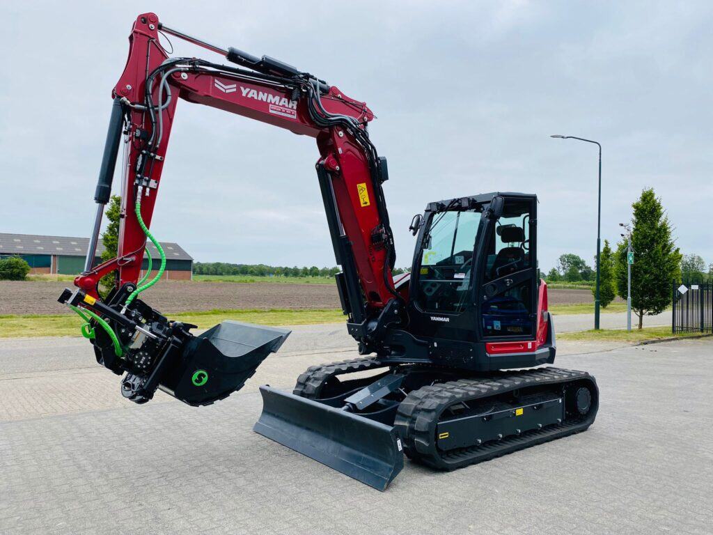 Klein bouwmachine op werklocatie, geschikt voor constructie en grondverzet werkzaamheden.