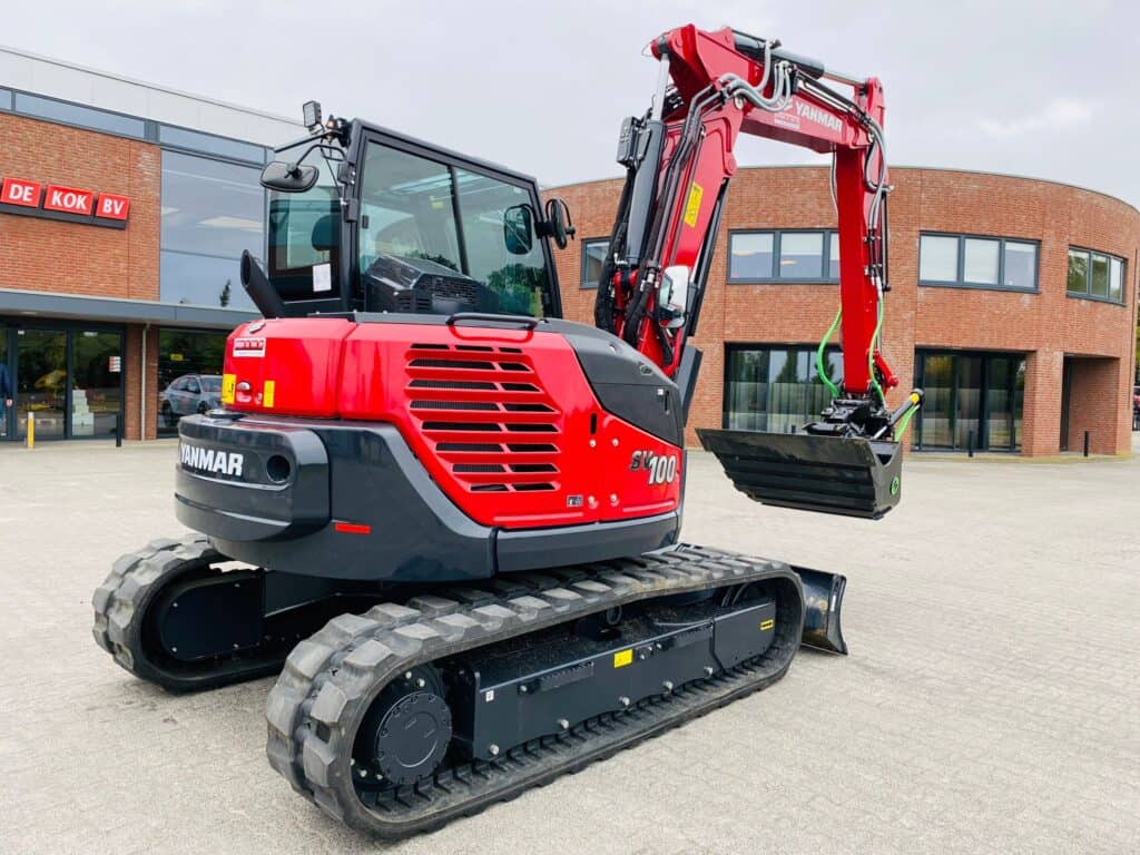 Stille minicargadora Yanmar SV100 voor bouw- en tuinprojecten.