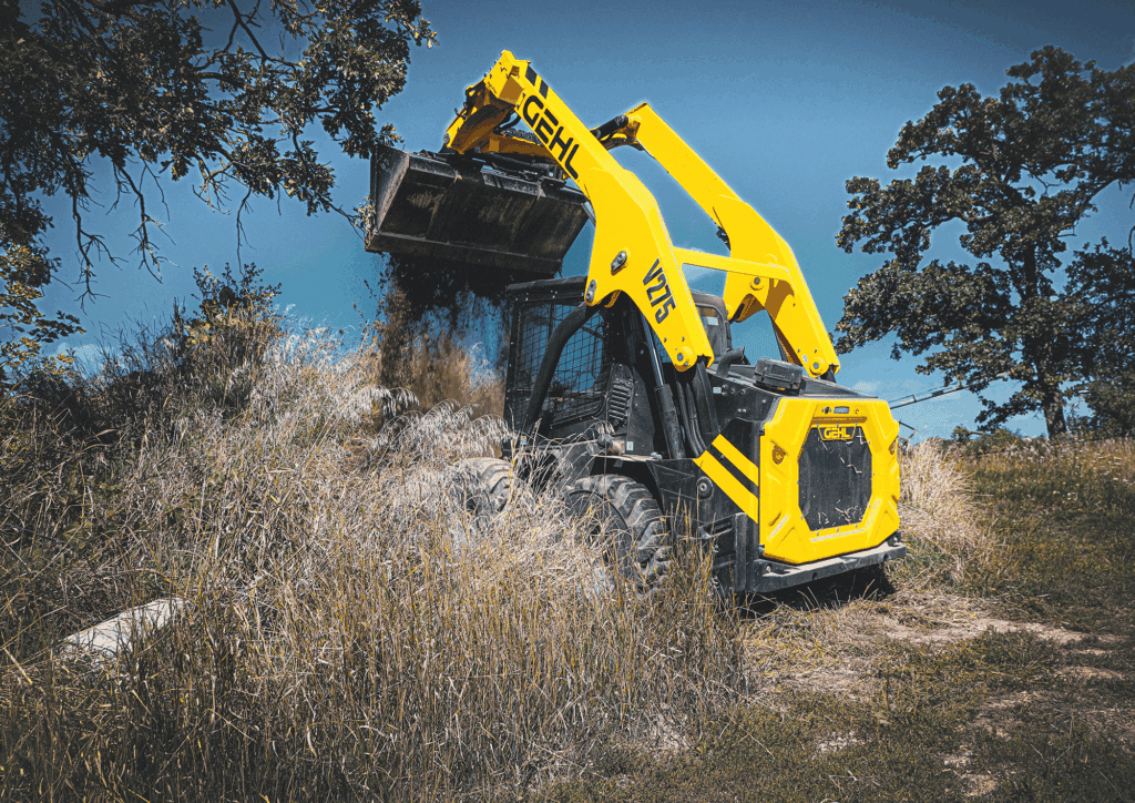 Kleine graafmachine voor land- en bosbouw taken van Geert-Jan de Kok B.V.