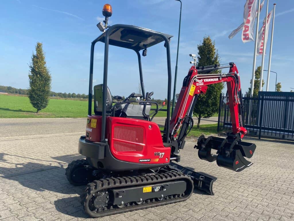 Compacte minikraan voor grondverzet en bouwprojecten - Geert-Jan de Kok B.V.