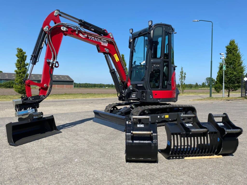 Compacte mini-p Panchoper met rubbers, graafmachine en graafmachineaandrijving voor tuin- en bouwwerkzaamheden.