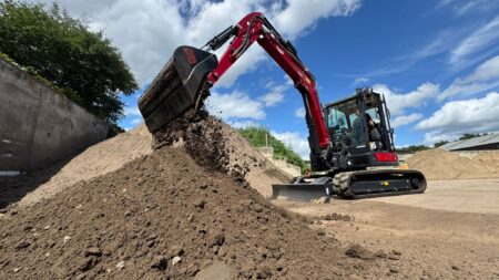 Mini graafmachine voor grondverzet en bouwprojecten.
