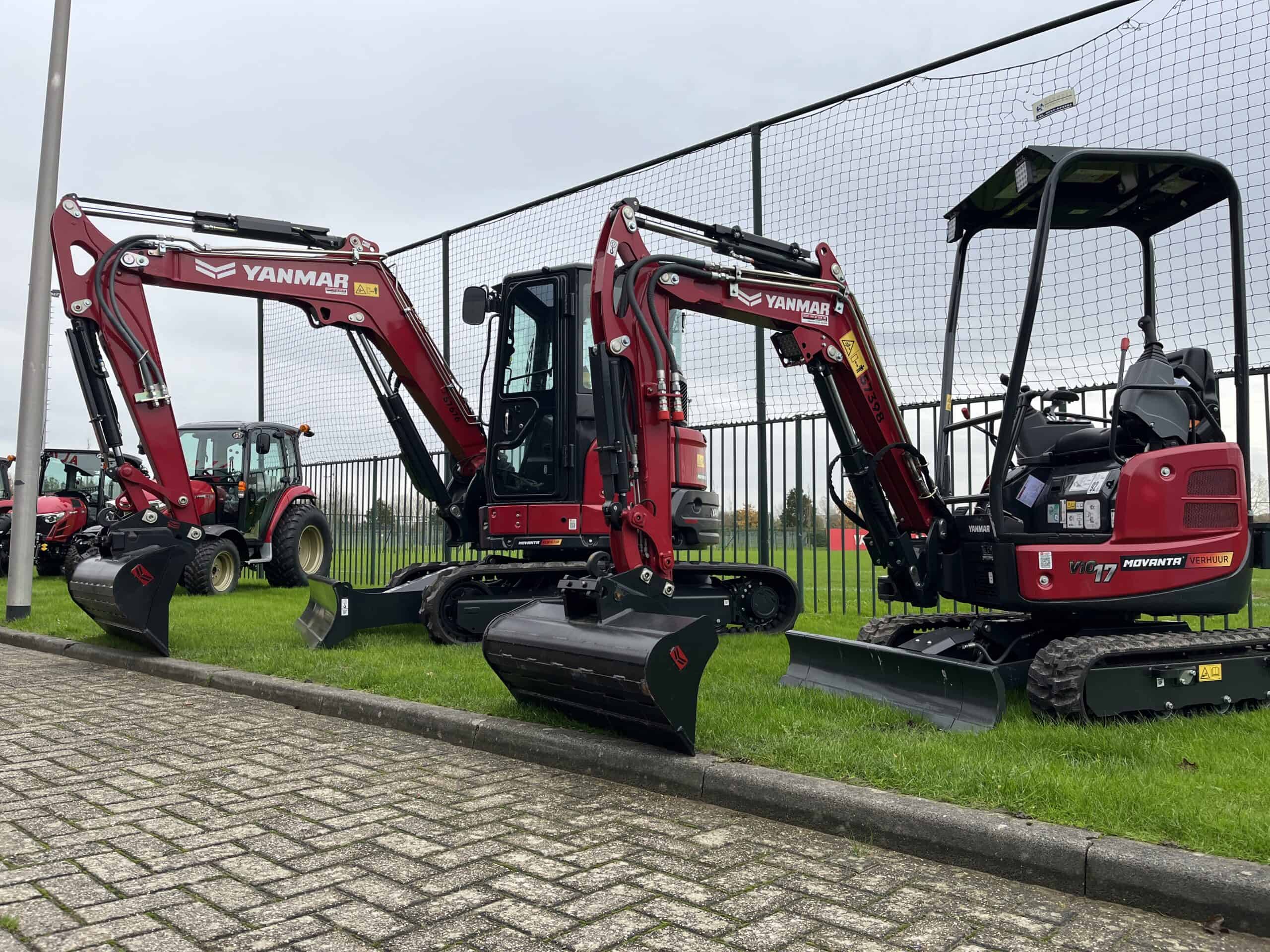 Zware Yanmar mini-excavators en graafmachines voor verhuur op buitenlocatie.