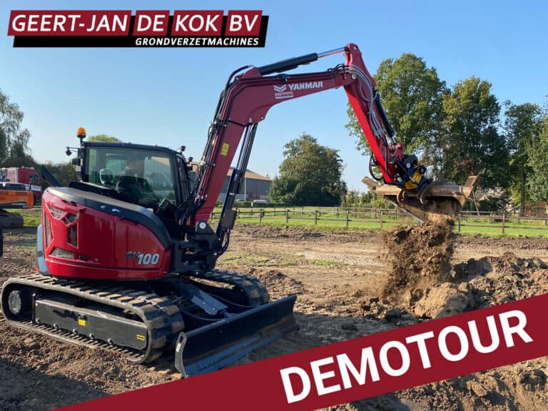 Mini graafmachine in actie tijdens de werkzaamheden, vertrouwd door Geert-Jan de Kok B.V. in de grondverzetbranche.