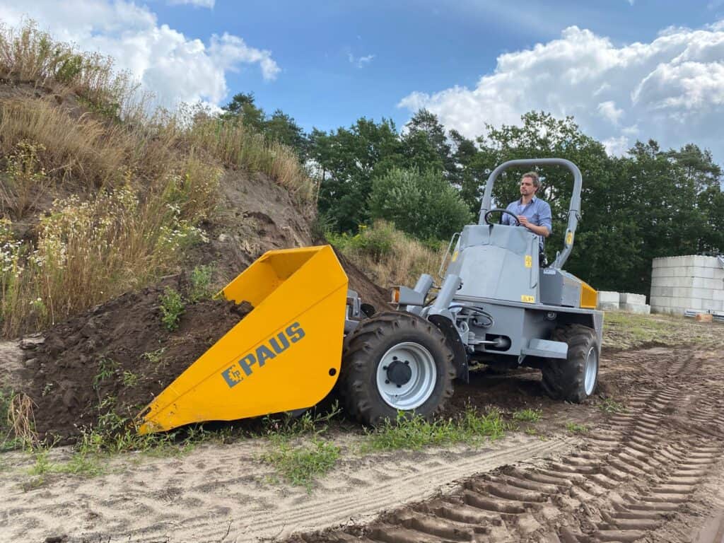 1. Graafmachine op bouwplaats voor grondverzet en funderingswerkzaamheden.