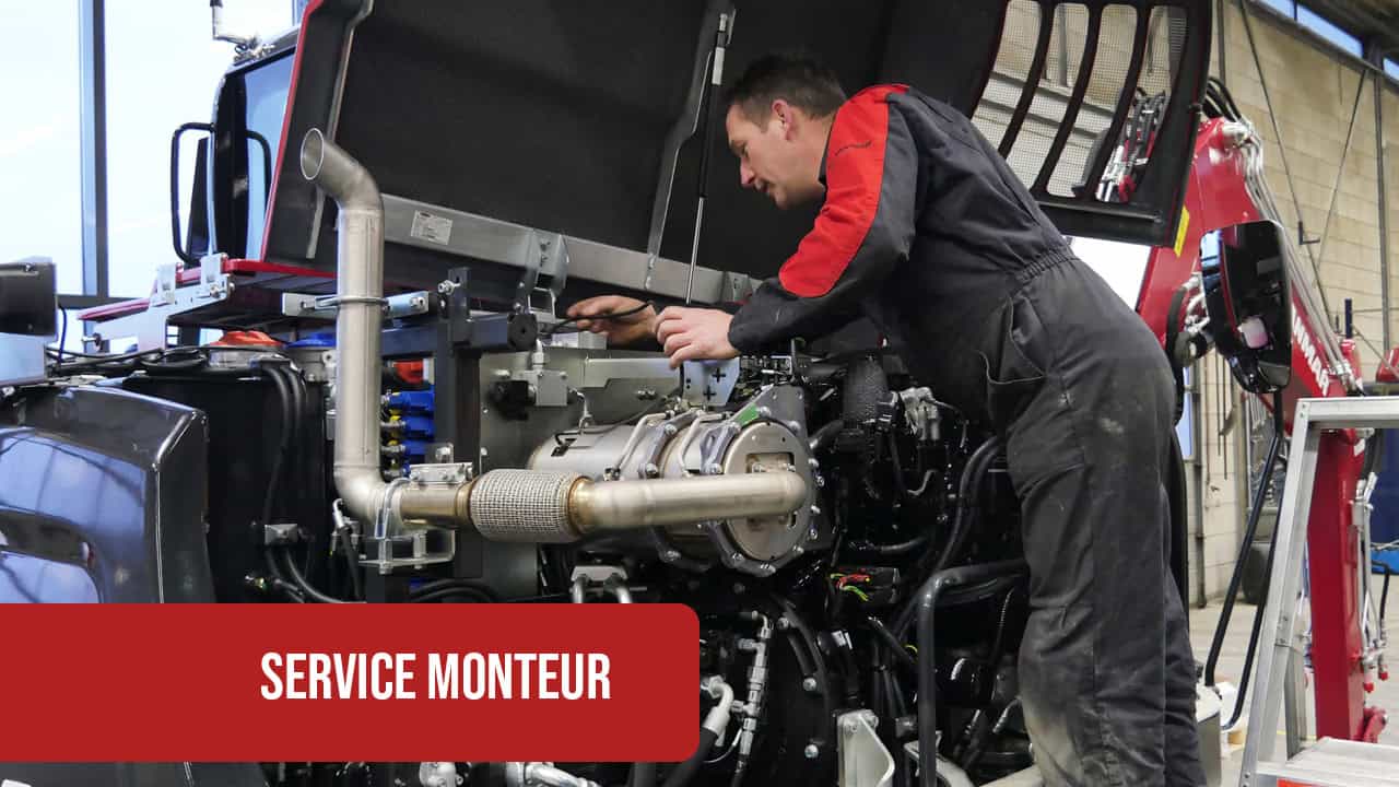 Professionele auto-onderhoudsmonteur in werkplaats, engine revisie en service.
