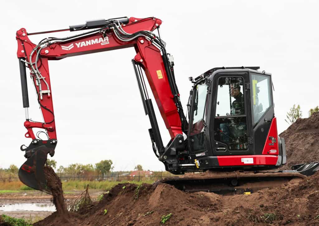 1. Mini graafmachine Yanmar op bouwplaats voor grondwerk en engineering.