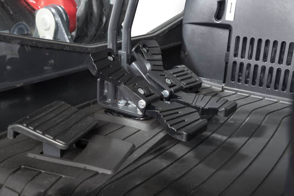 Antislip pedalen voor veilig rijden bij Geert-Jan de Kok B.V.