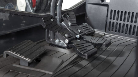 Antislip pedalen voor veilig rijden bij Geert-Jan de Kok B.V.